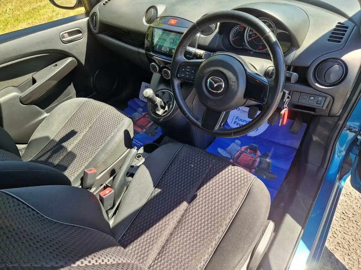 2014-mazda-mazda2-13-sport-venture-big-32