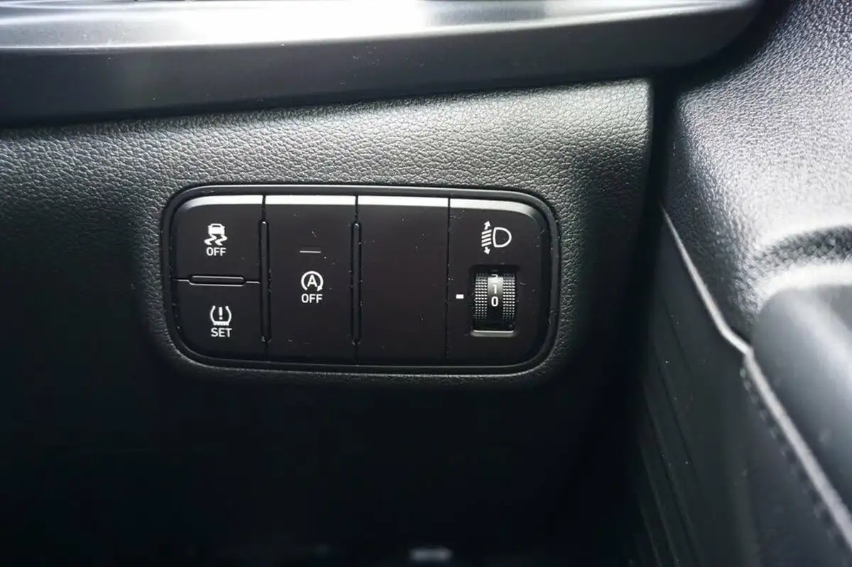 2022-hyundai-bayon-10-t-gdi-se-connect-dct-big-23