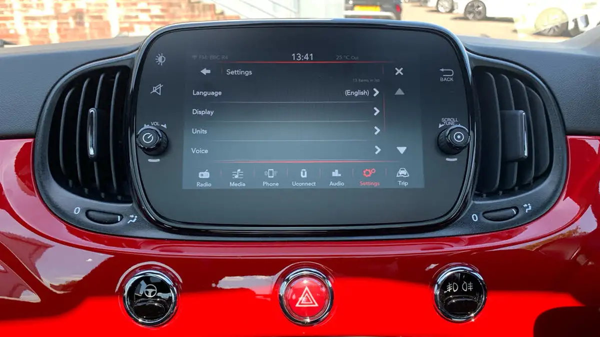 2025-fiat-500-10-big-29