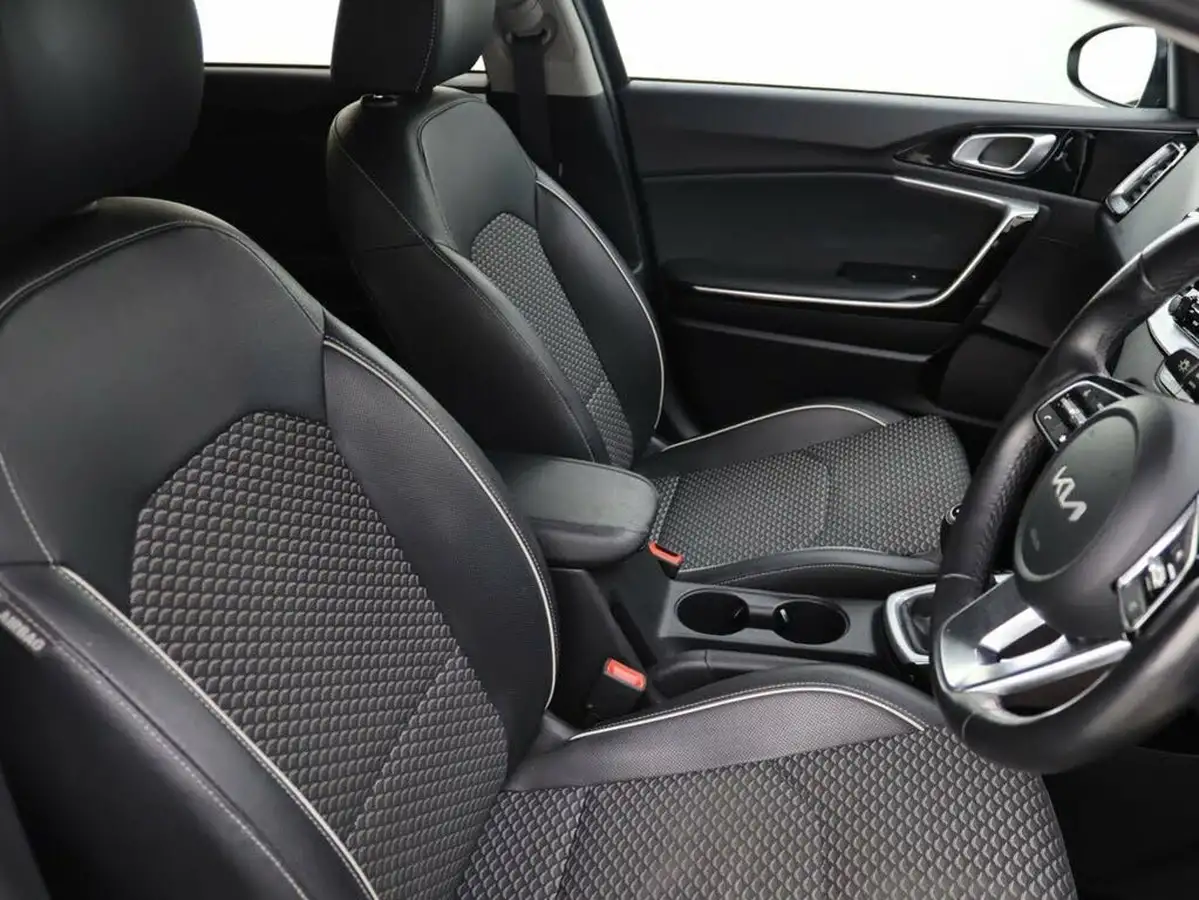 2022-kia-ceed-15-t-gdi-3-sportswagon-big-11