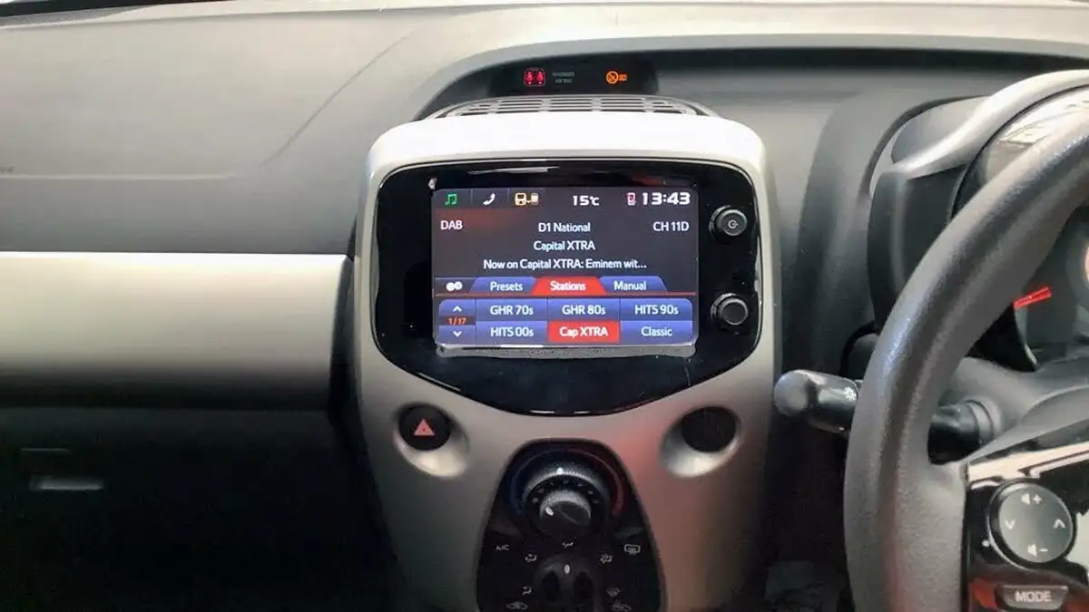 2016-citroen-c1-12-puretech-feel-81ps-5d-big-6