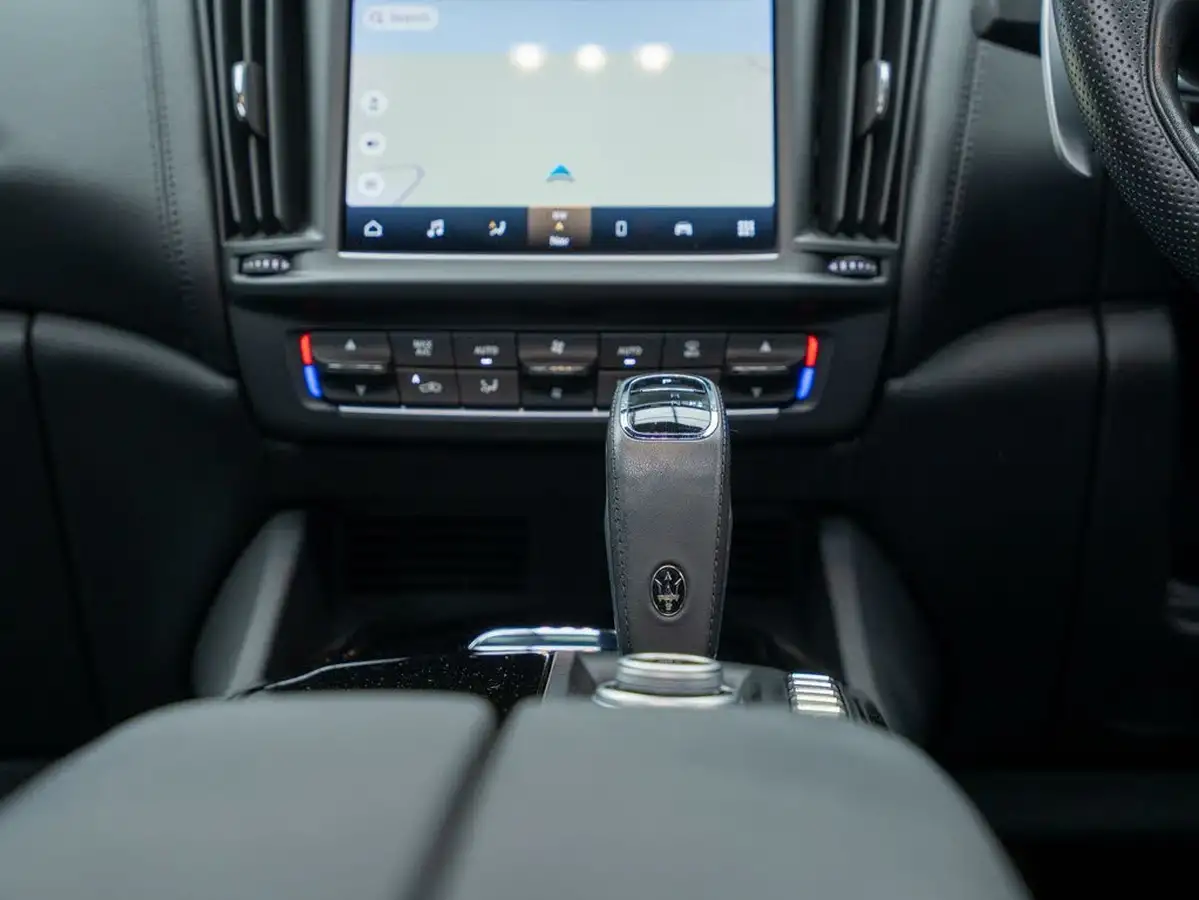 2021-maserati-levante-30-big-48