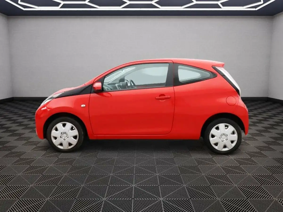 2015-toyota-aygo-10-vvt-i-x-play-3d-big-6