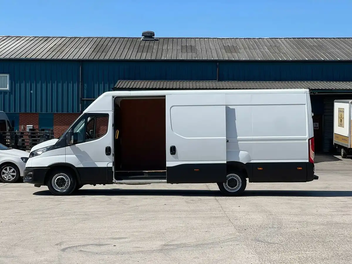 2022-iveco-daily-s-class-23td-35s14v-business-3520lmm-h2-136pseu6dt-big-4