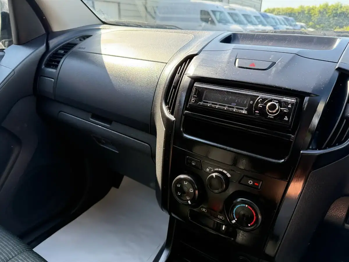 2020-isuzu-d-max-19td-utility-162-bhpeu6-4x4-double-pickup-big-15
