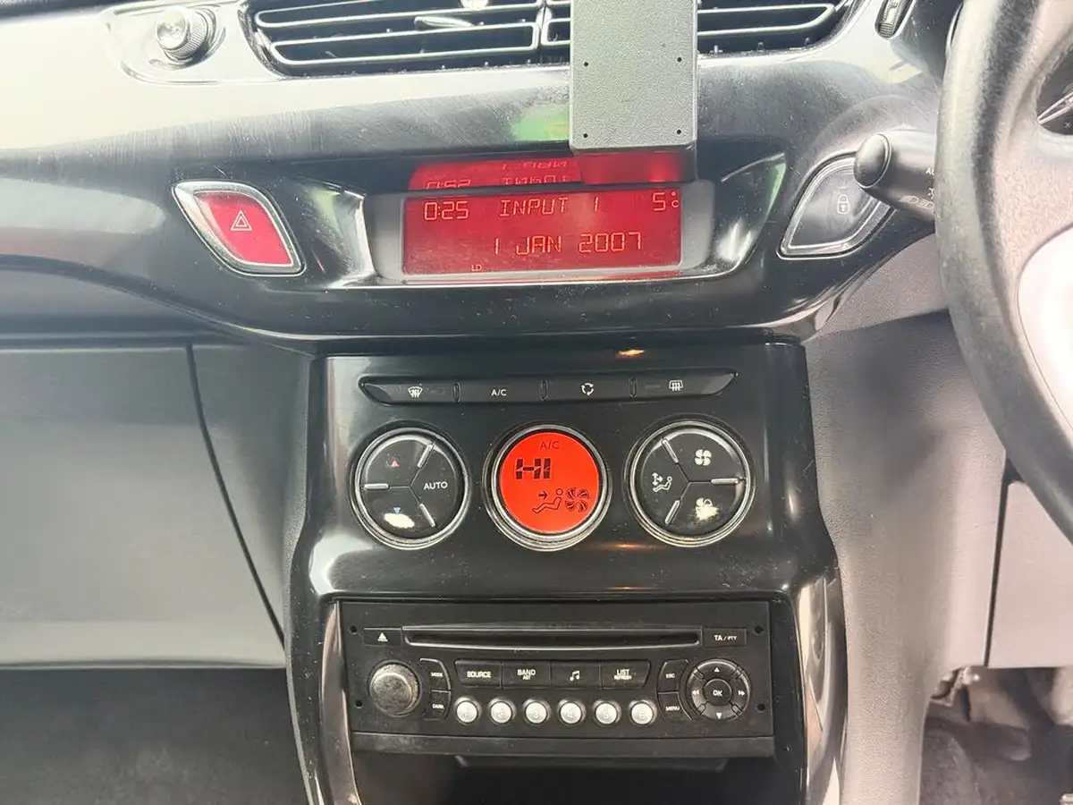 2012-citroen-ds3-16-dstyle-plus-big-13