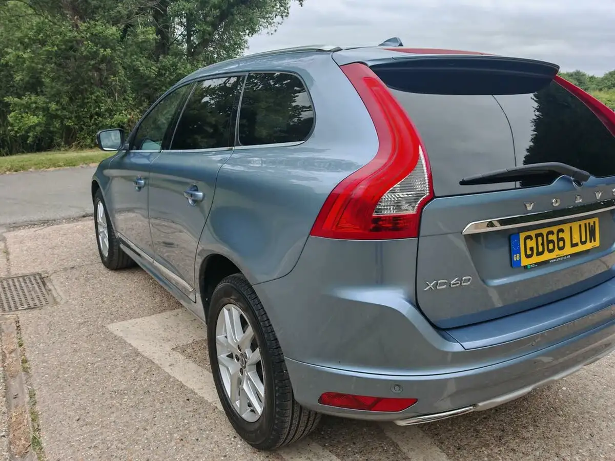 2016-volvo-xc60-20td-d4-se-lux-nav-big-12