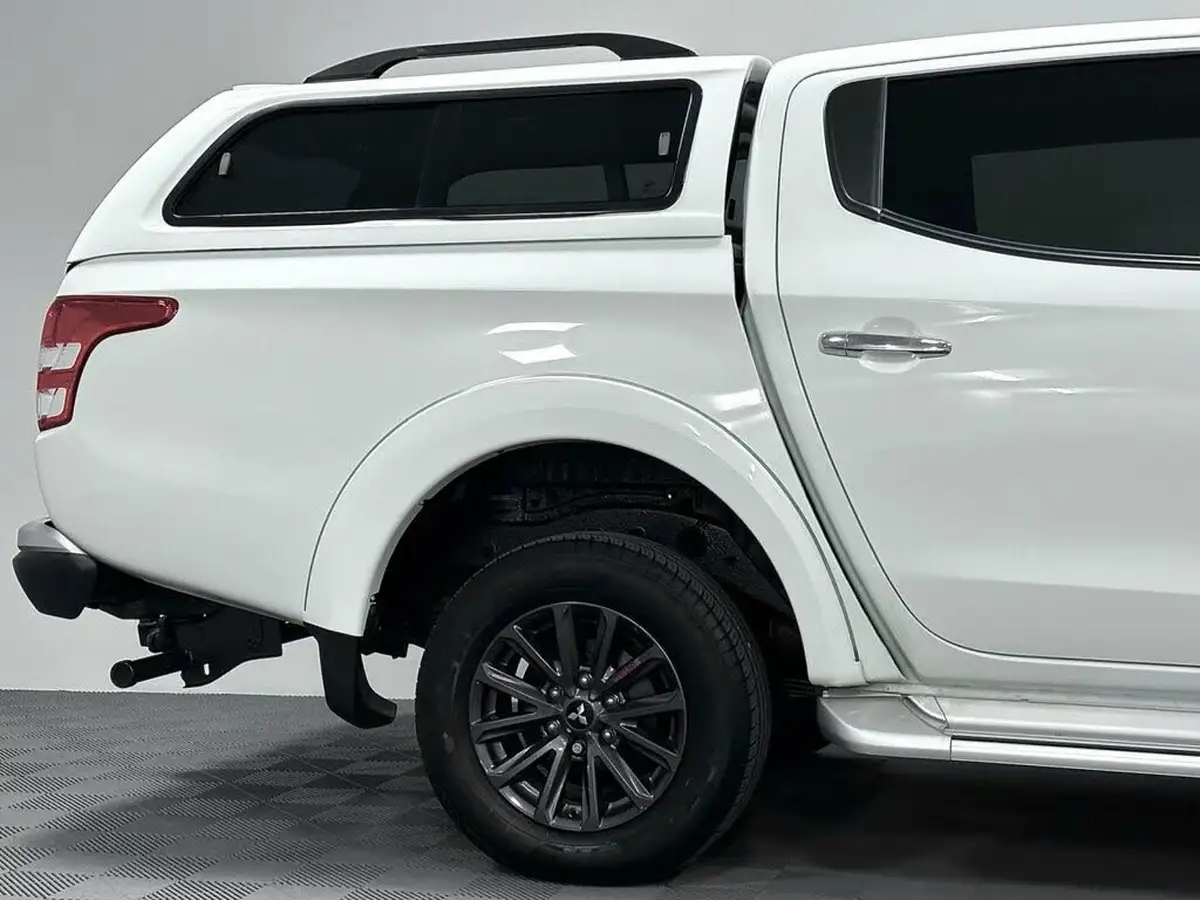 2018-mitsubishi-l200-24di-d-warrior-eu6-big-6