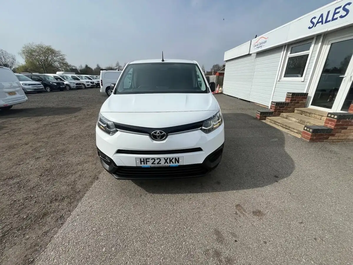 2022-toyota-proace-city-15d-active-big-1