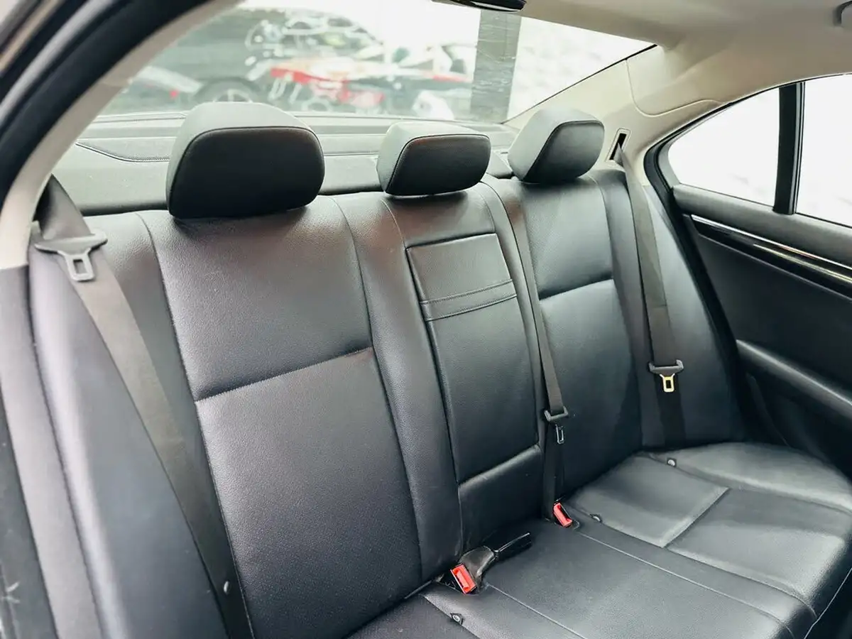 2012-mercedes-benz-c-class-21cdi-c200-cdi-executive-se-saloon-4d-big-19