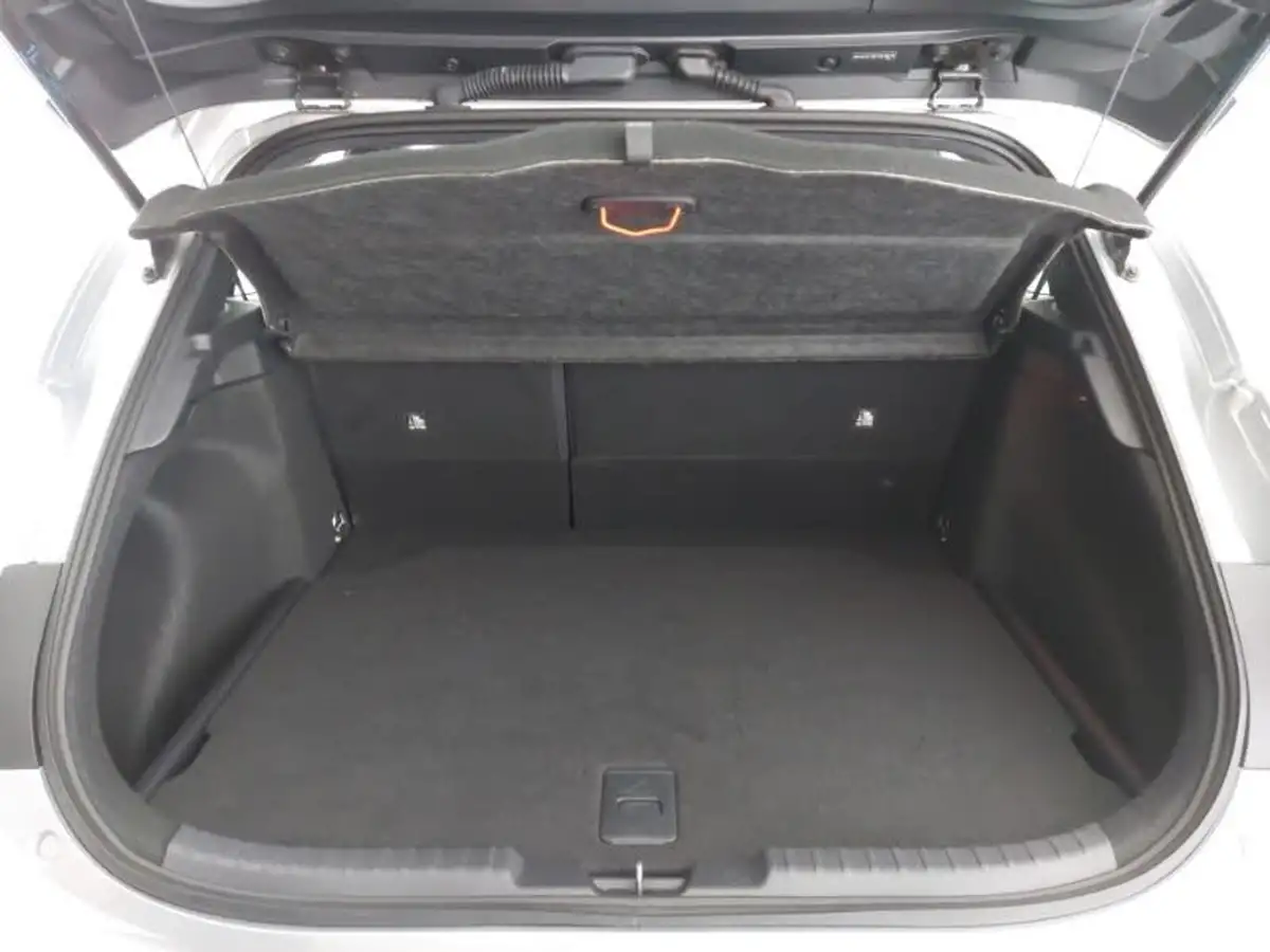 2022-toyota-corolla-20-vvt-i-icon-tech-hatchback-big-7