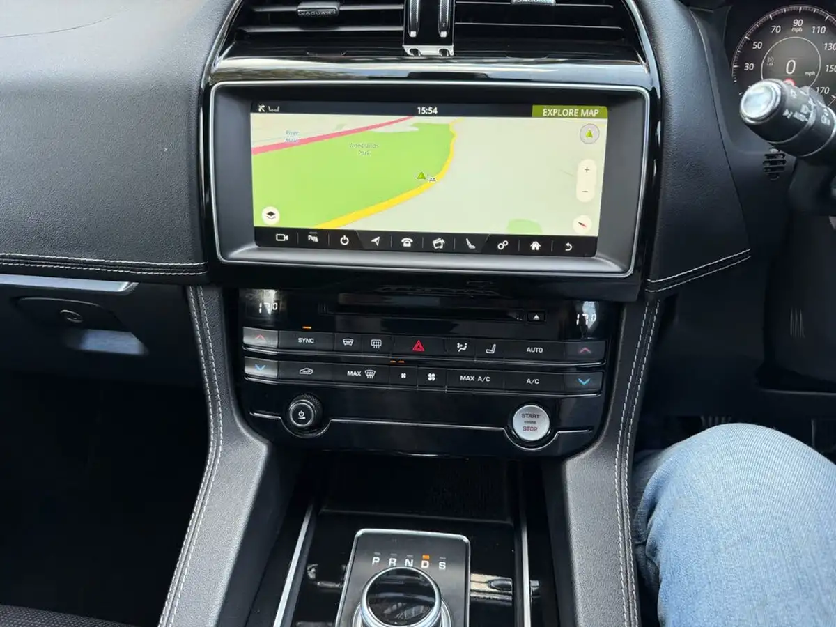 2020-jaguar-f-pace-20-i4d-chequered-flag-180ps-big-2