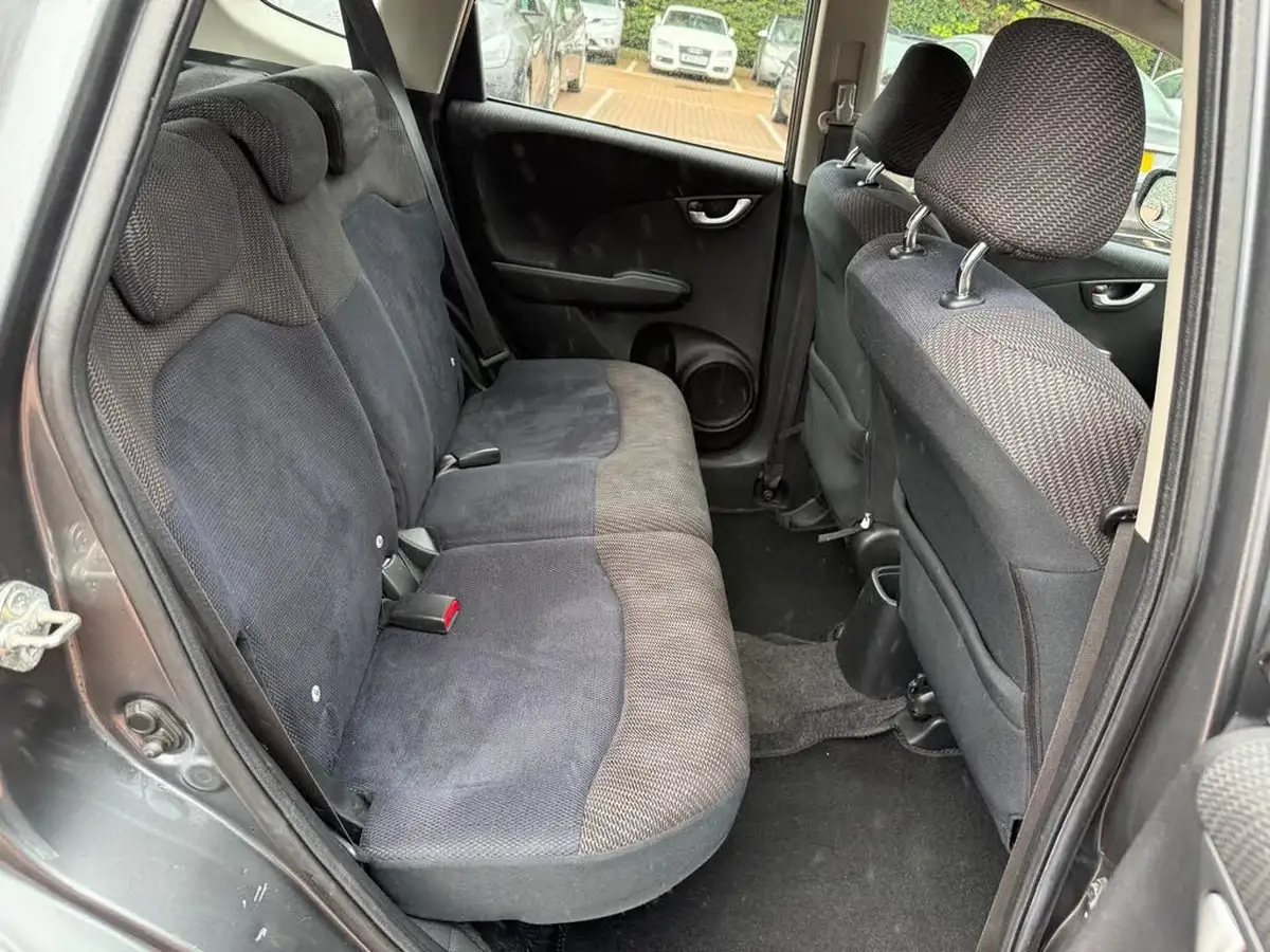 2012-honda-jazz-14-es-cvt-big-21