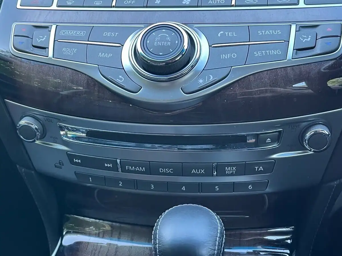 2017-infiniti-q70-22td-premium-big-19