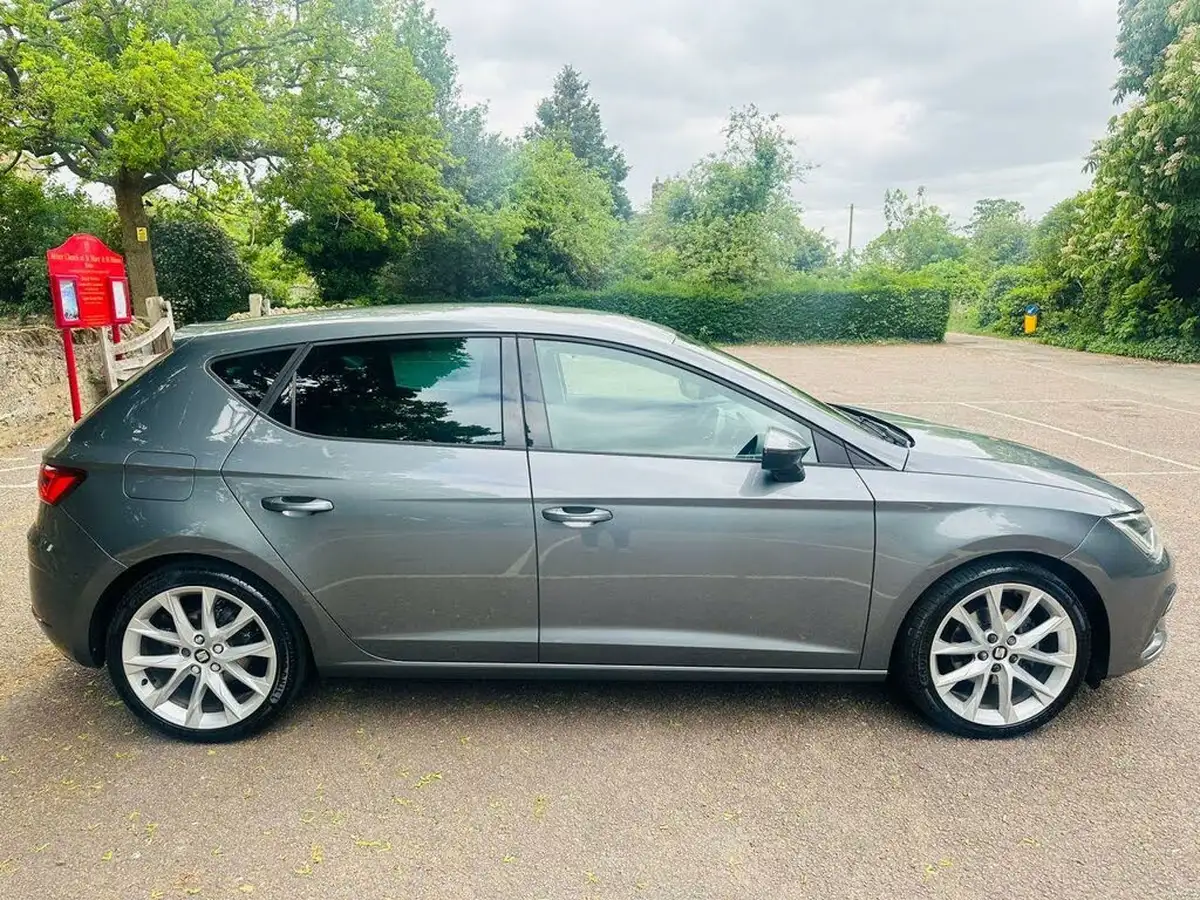 2017-seat-leon-14-ecotsi-fr-technology-hatchback-5d-big-4