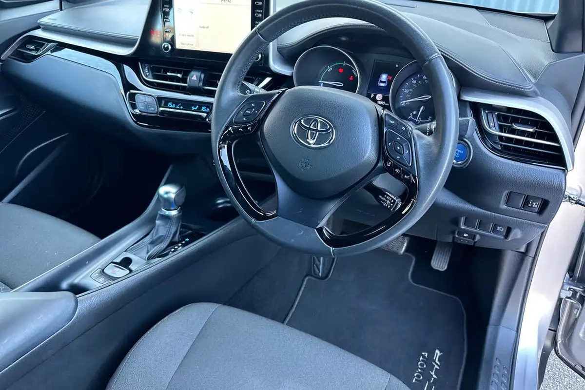 2020-toyota-c-hr-18-vvt-i-icon-parking-pack-big-26