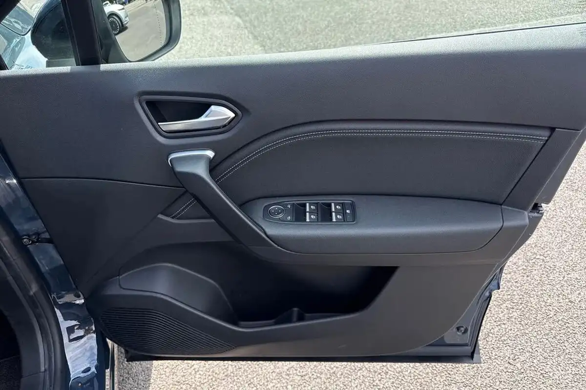 2023-renault-captur-16-techno-145ps-full-big-20