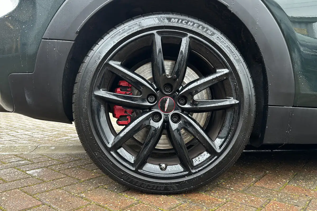 2019-mini-clubman-20-john-cooper-works-big-7