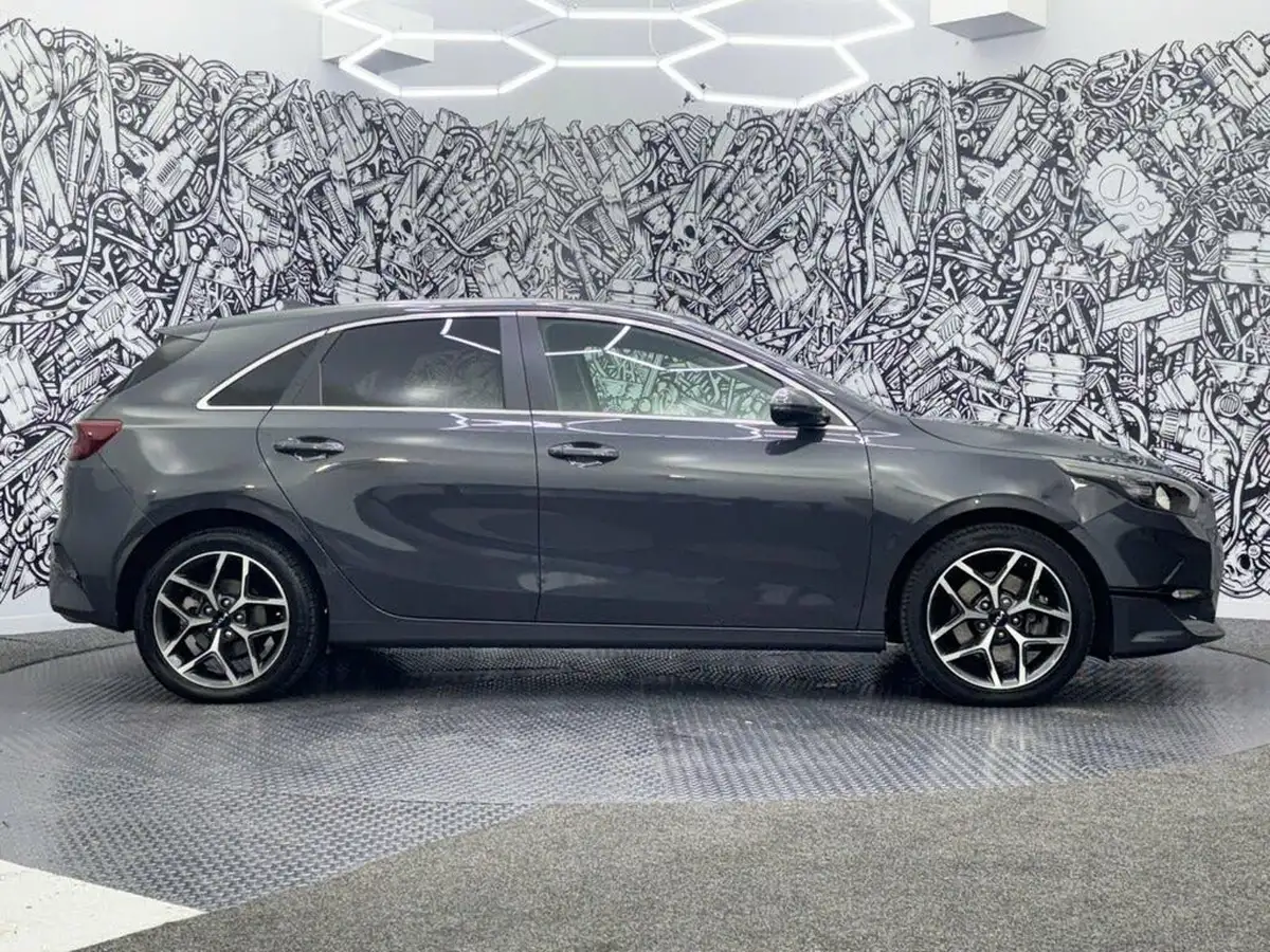 2022-kia-ceed-15-t-gdi-3-hatchback-big-13