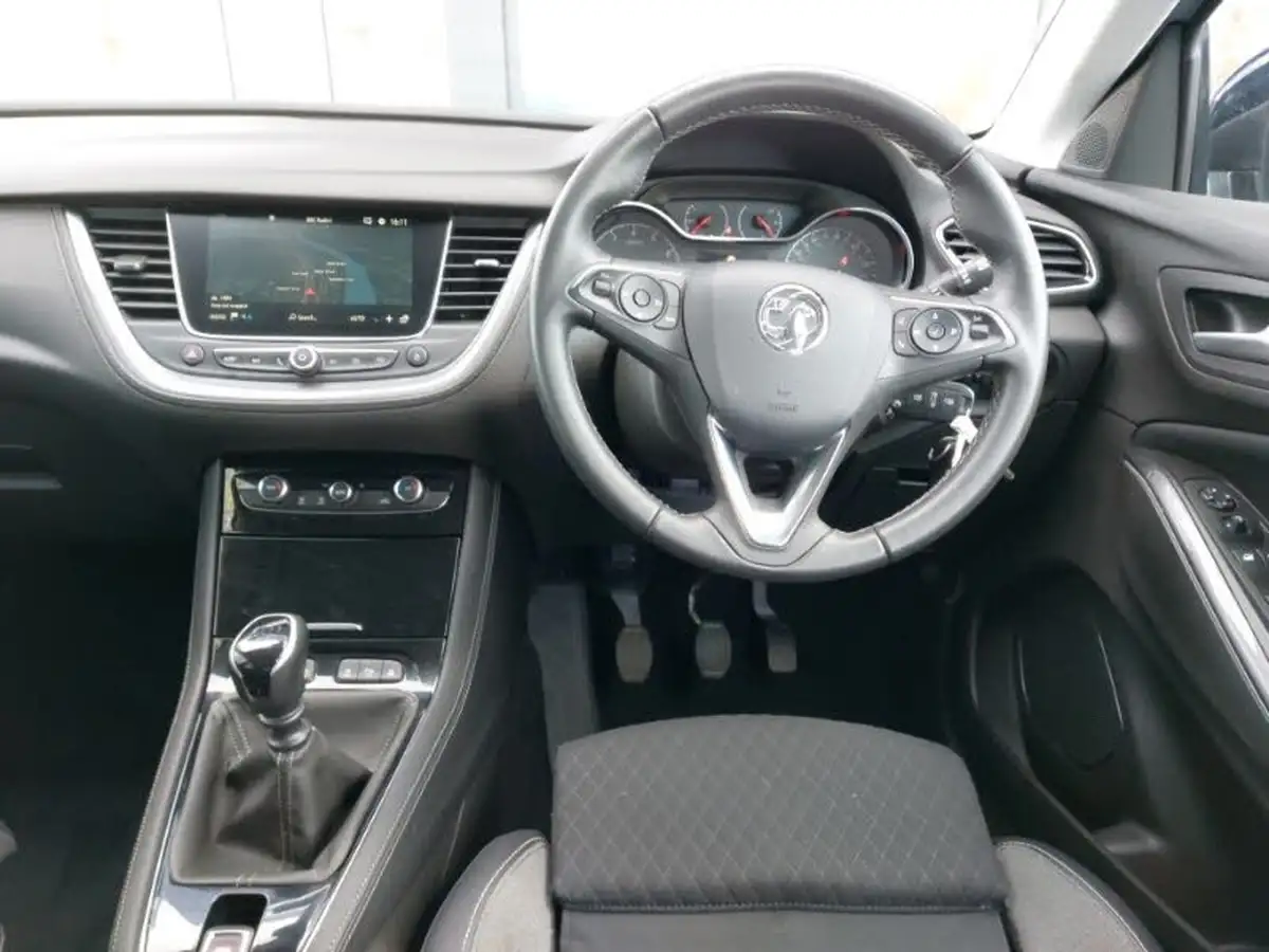 2021-vauxhall-grandland-x-12-sri-nav-big-6