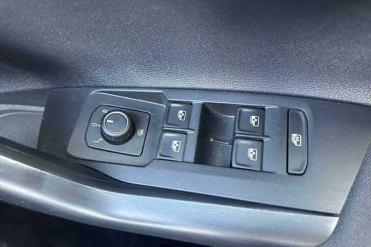 2021-volkswagen-polo-10-tsi-match-big-27
