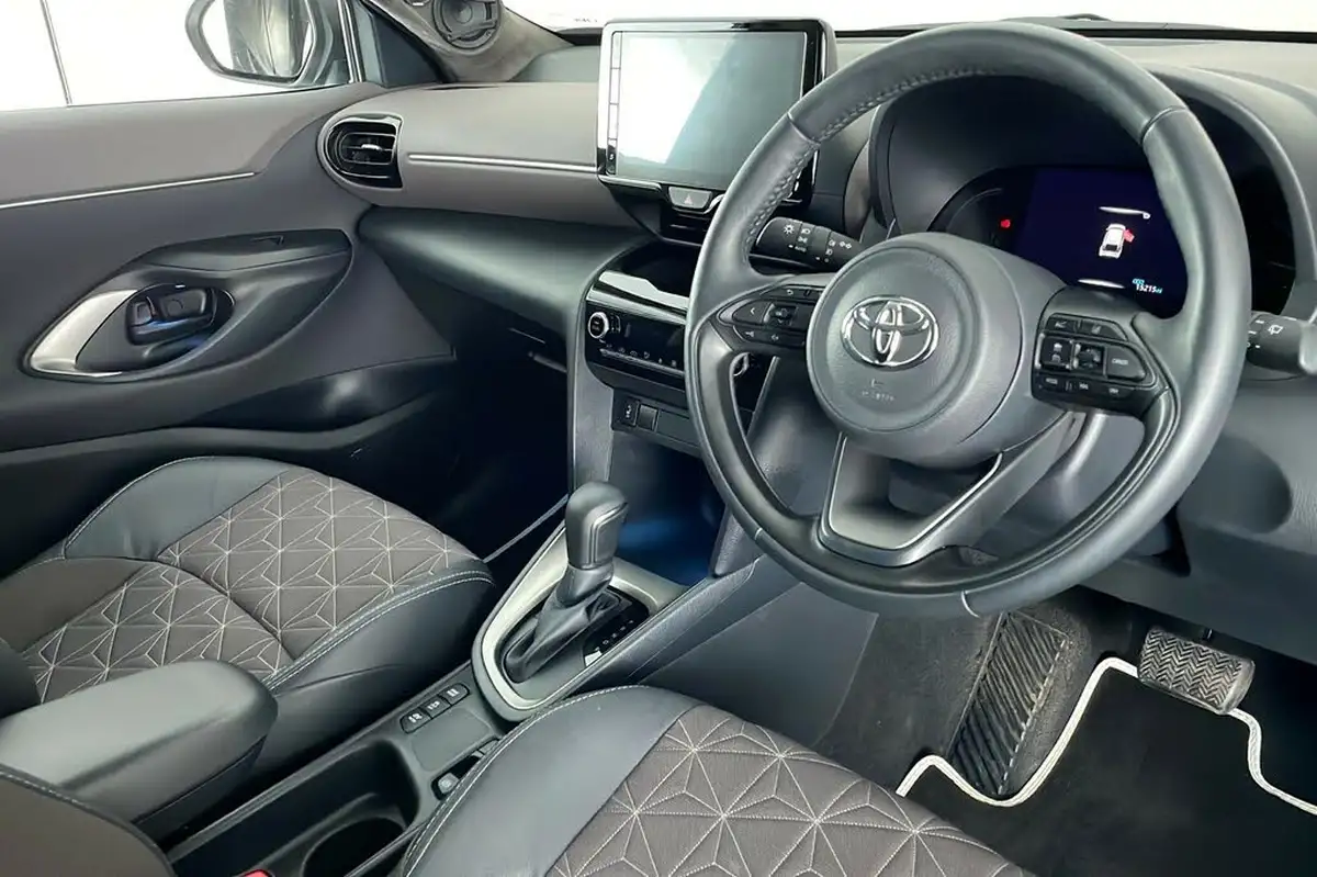 2023-toyota-yaris-cross-15-vvt-i-excel-awd-i-big-8