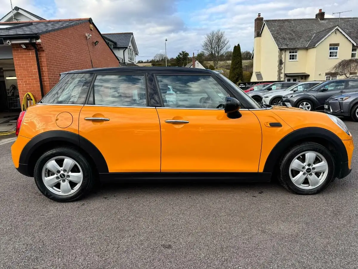 2015-mini-cooper-15-cooper-5d-auto-big-2