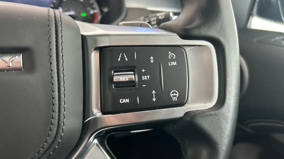 2023-land-rover-discovery-30-d300-r-dynamic-hse-big-29