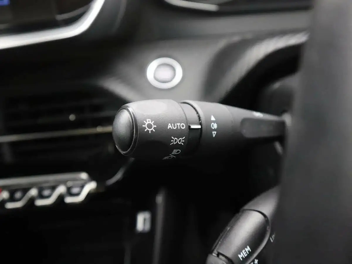 2022-peugeot-208-12-puretech-active-premium-75bhp-big-30