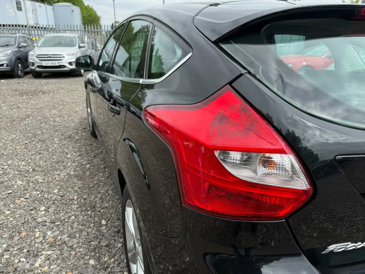 2012-ford-focus-16-zetec-ti-vct-125ps-hatchback-big-33