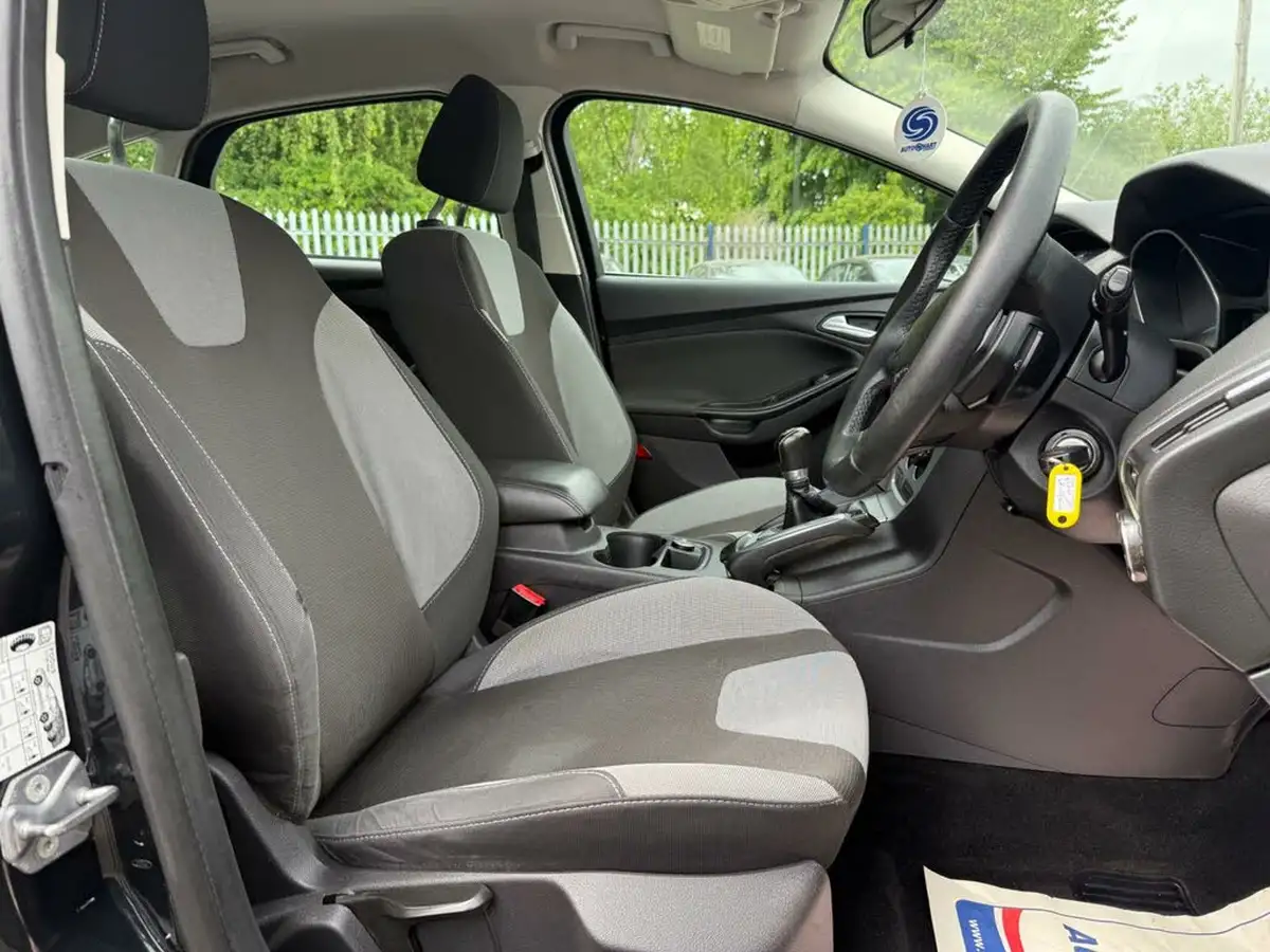 2012-ford-focus-16-zetec-ti-vct-125ps-hatchback-big-9