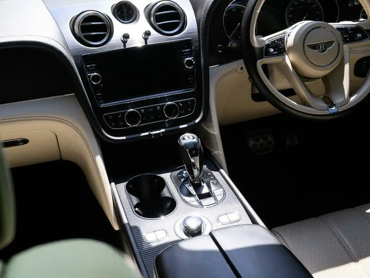 2016-bentley-bentayga-60-w12-big-38