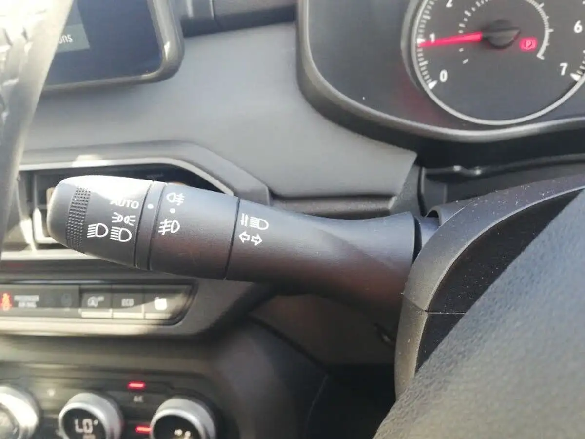 2023-dacia-sandero-stepway-10-tce-essential-90bhp-big-18