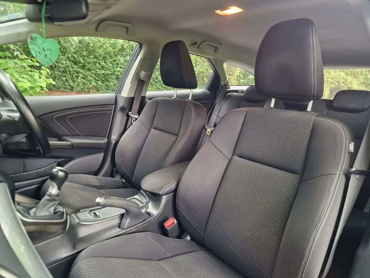 2016-honda-civic-16-i-dtec-se-plus-navi-tourer-big-24
