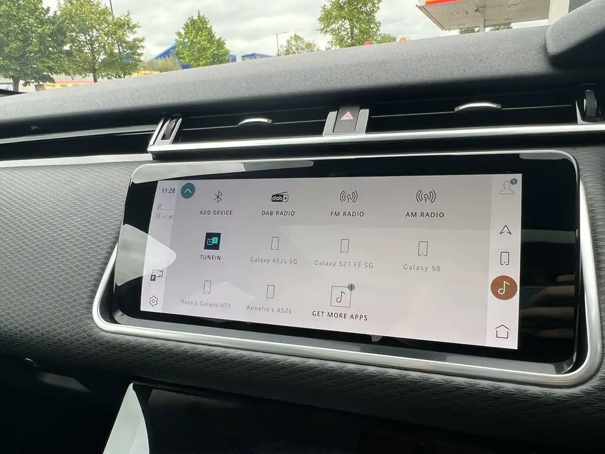 2022-land-rover-range-rover-velar-20-d200-velar-big-56