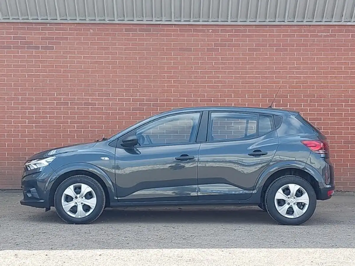 2022-dacia-sandero-10-sce-essential-big-3
