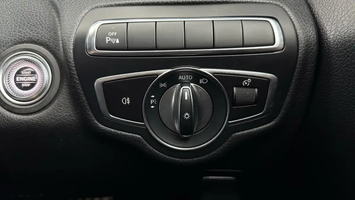 2021-mercedes-benz-c-class-big-26