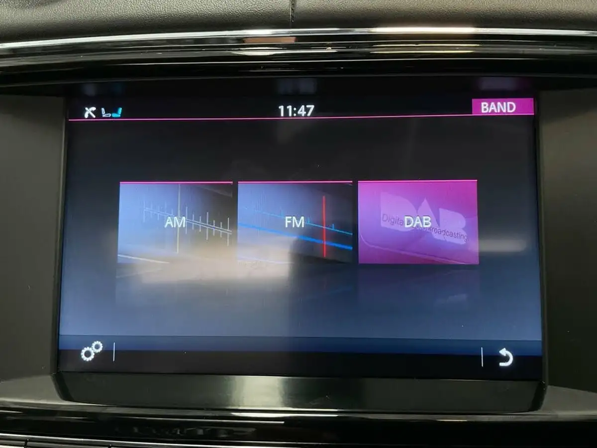 2017-jaguar-xj-series-30td-xj-portfolio-lwb-big-61