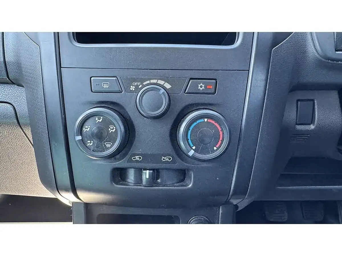 2017-isuzu-d-max-25td-4x4-double-pickup-big-14