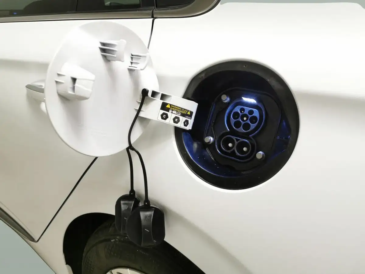 2021-hyundai-ioniq-e-premium-se-electric-100kw-big-43