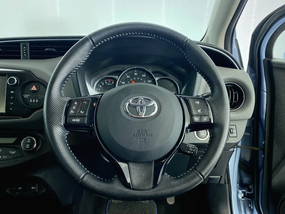 2016-toyota-yaris-133-design-tss-cvt-big-15