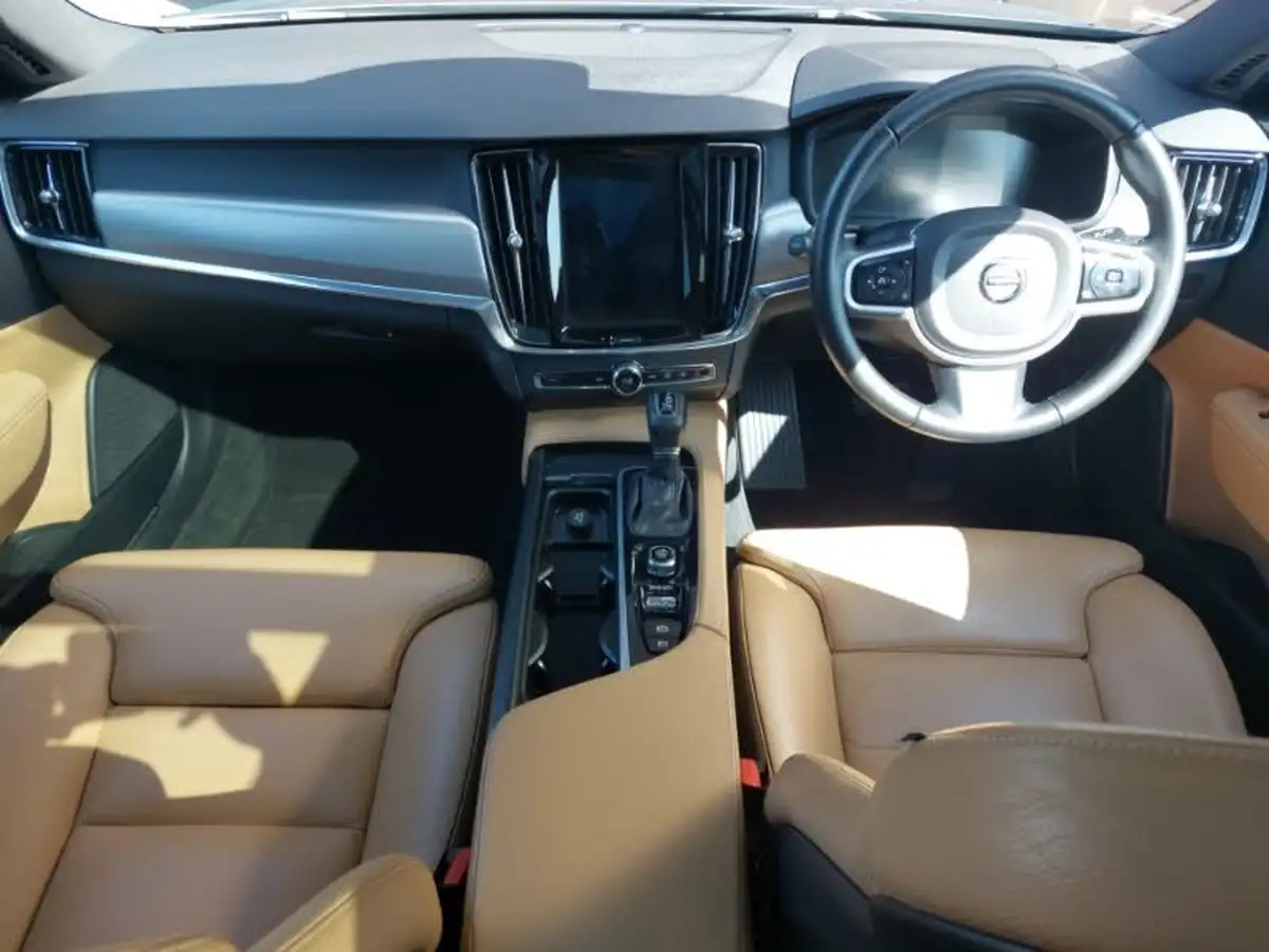 2019-volvo-v90-20-t4-momentum-plus-big-2