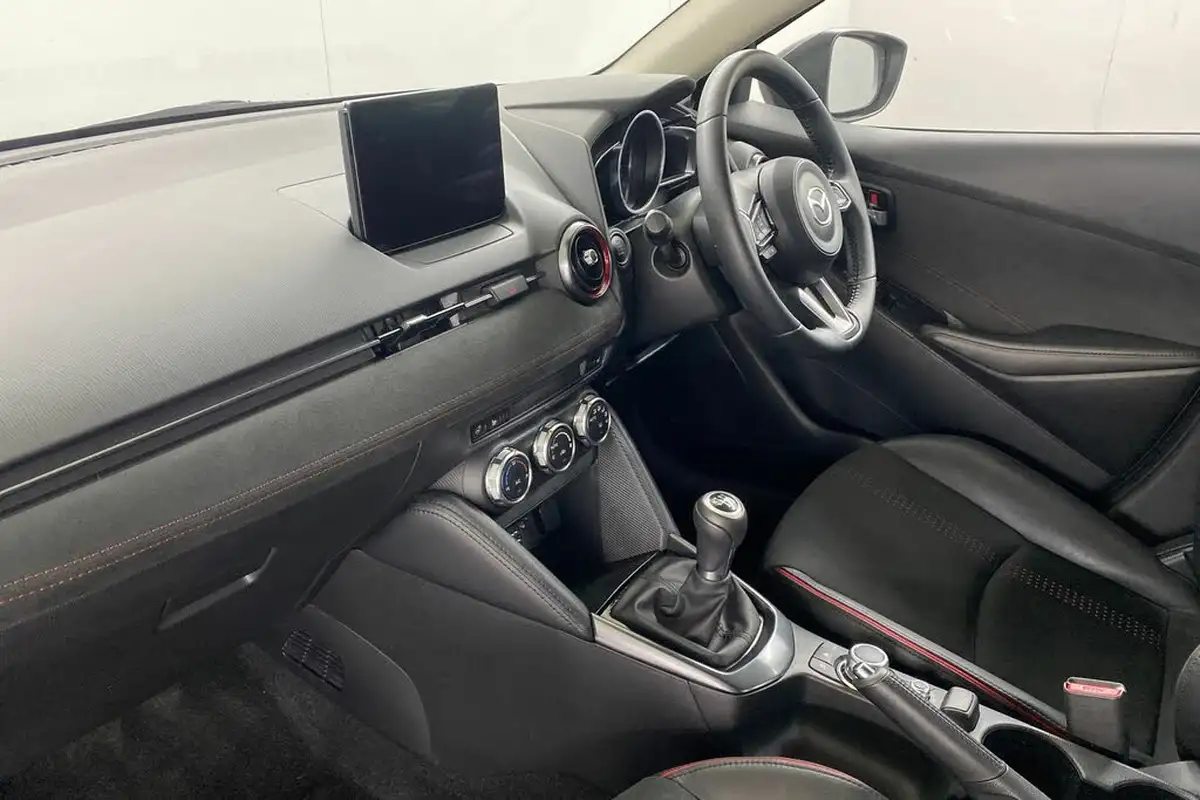 2024-mazda-mazda2-15-e-skyactiv-g-homura-aka-90ps-big-13
