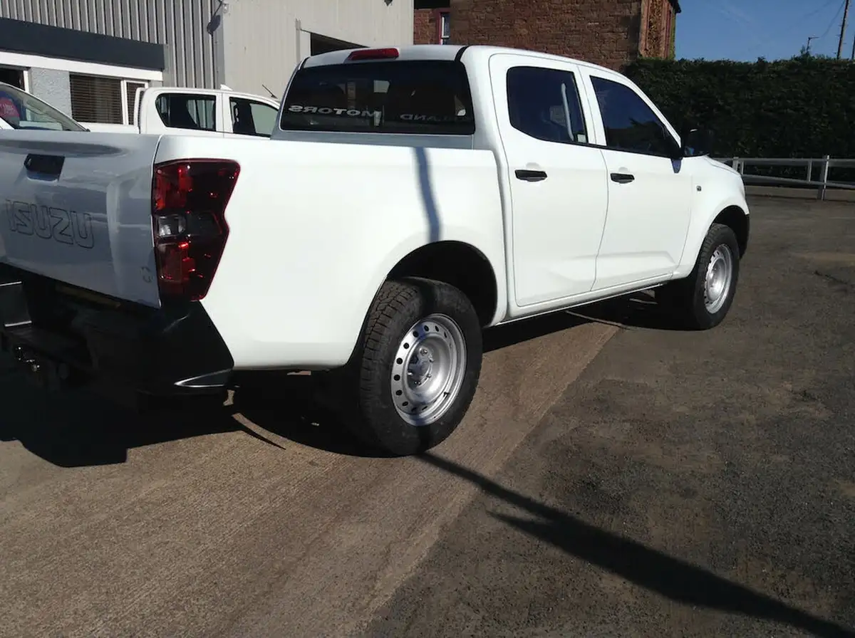 2021-isuzu-d-max-19td-utility-4x4-double-pickup-big-4
