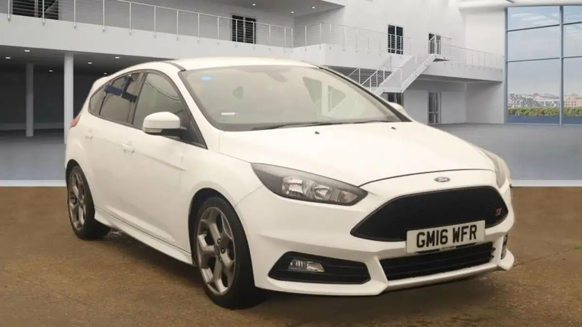 2016-ford-focus-20t-st2-hatchback-big-0