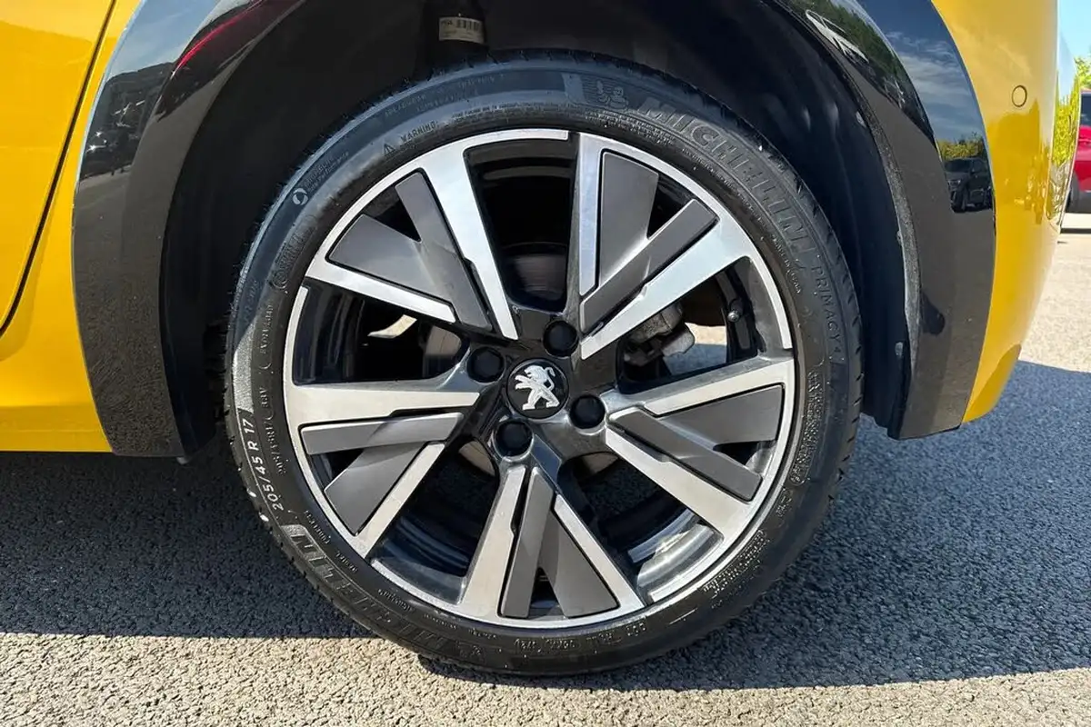 2021-peugeot-208-12-puretech-gt-100bhp-big-11