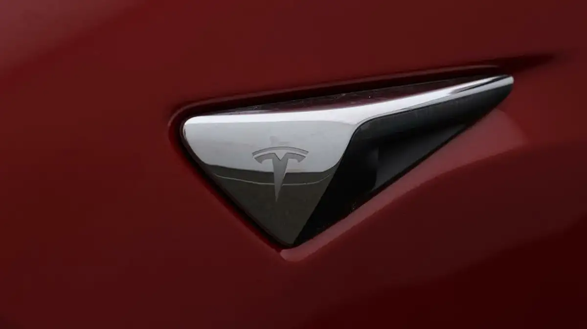 2019-tesla-model-3-e-4x4-performance-pack-big-20