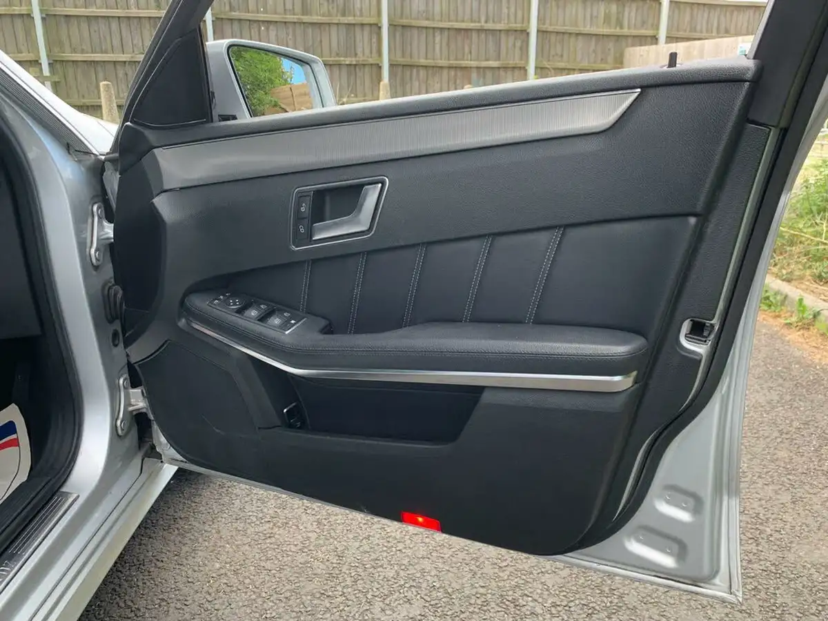 2013-mercedes-benz-e-class-21td-e220-cdi-se-21cdi-170bhp-saloon-4d-7g-tronic-plus-big-26