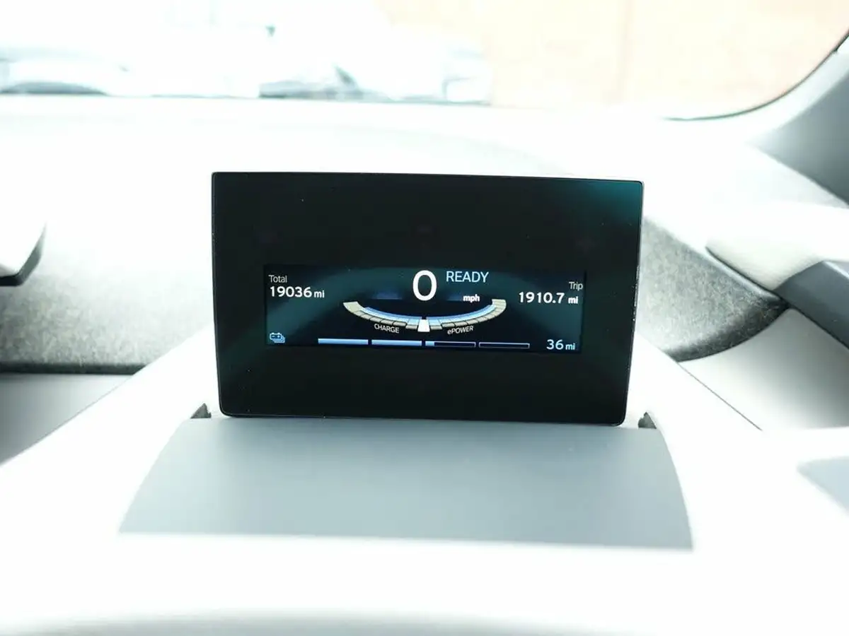 2016-bmw-i3-e-big-25