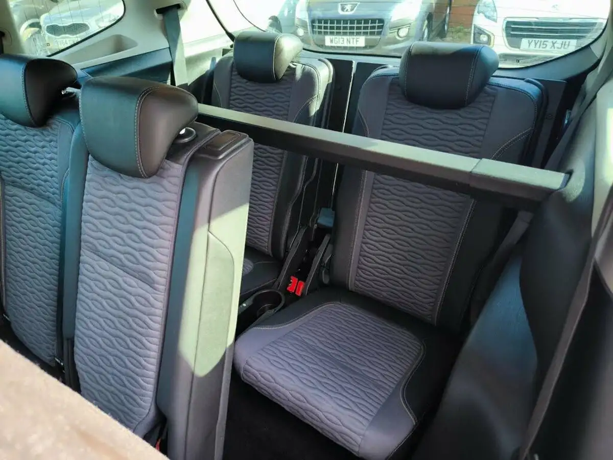 2014-vauxhall-zafira-tourer-20cdti-se-big-25